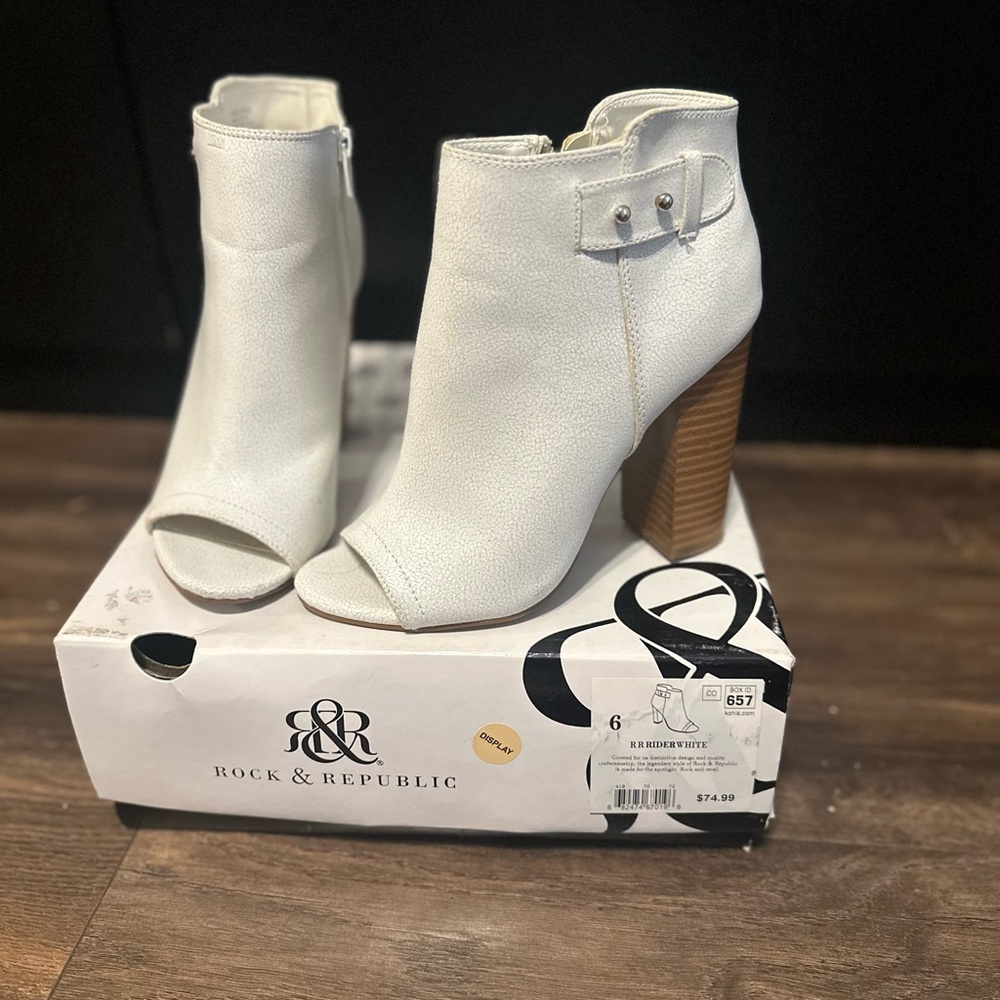 Rock & Republic White Peep-Toe Ankle Boots size 6